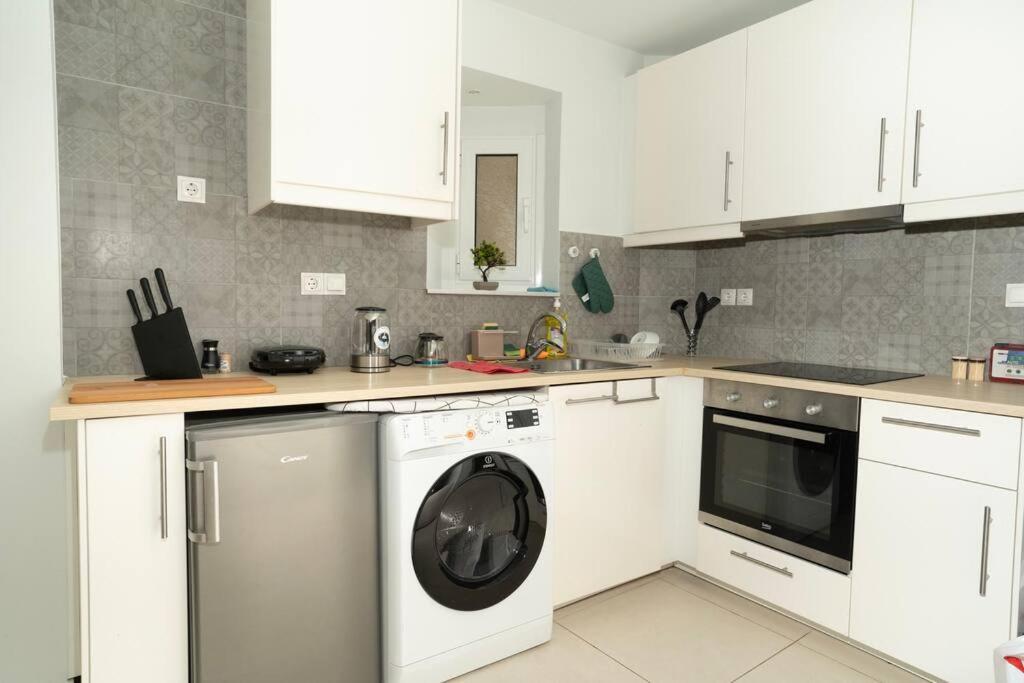 Homey Renovated 1 Bedroom Apartment In Kesariani Aten Exteriör bild